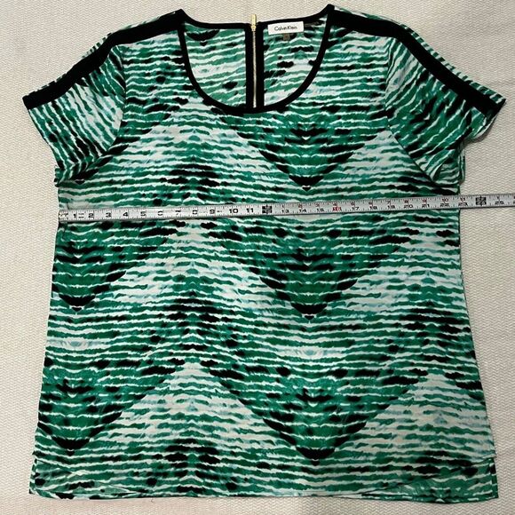 Calvin Klein Women's Green Patterned Cap Sleeve Top - Size XL - Picture 3 of 8